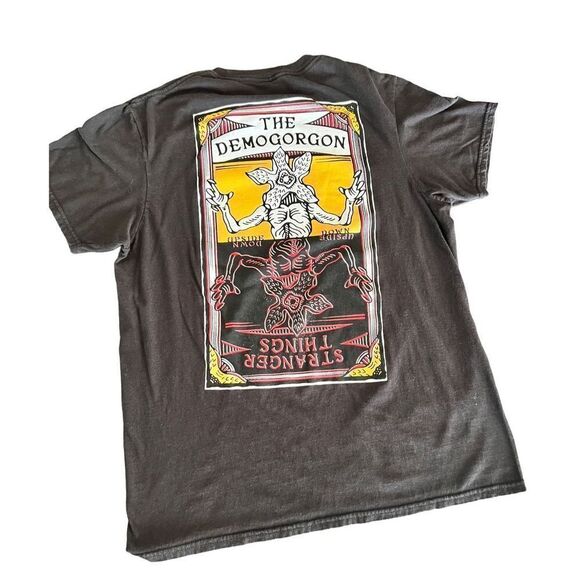 Stranger Things Demogorgon Fate Card T-Shirt size M - Picture 1 of 7